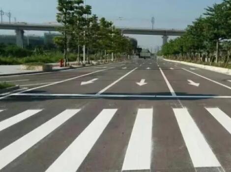 西安馬路劃線成本大概多少錢？不貴，飛揚(yáng)價格合理