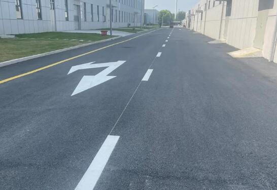 蘇州廠區(qū)劃線認準專業(yè)團隊，施工周期短，標線耐磨抗造